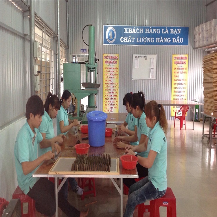 tram huong bien quoc dung, san xuat nhang nu, nhang nu tram huong